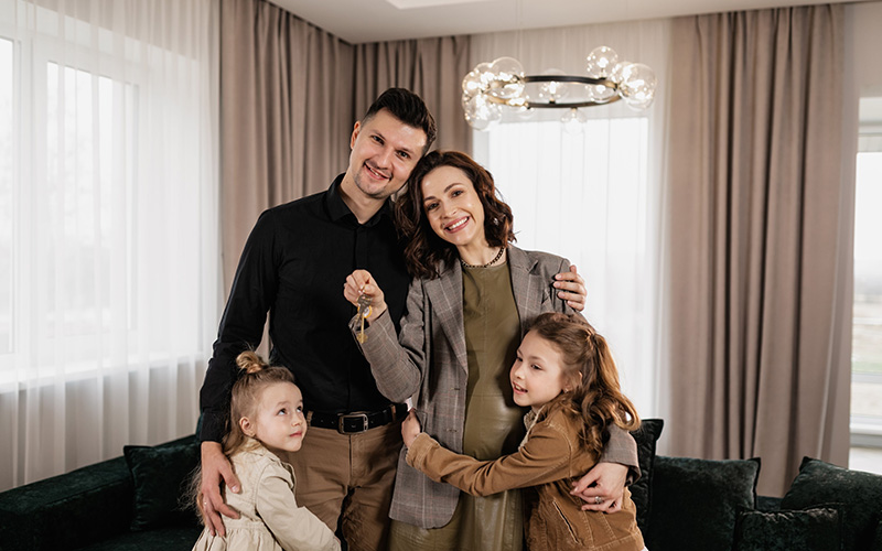 Família na casa nova